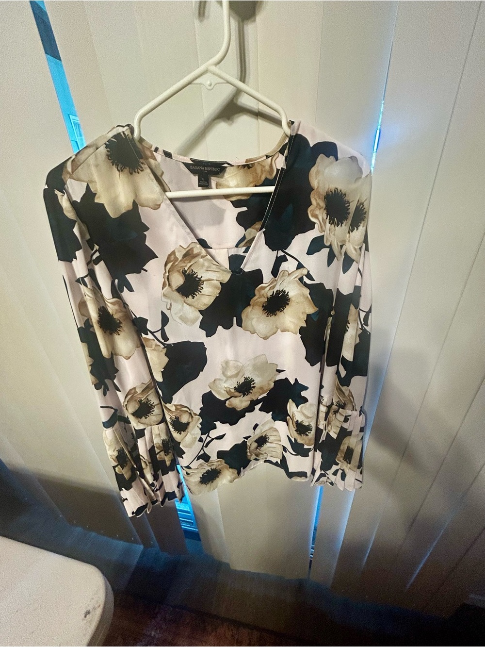 Banana Republic Floral V-Neck Blouse in Cream and Black